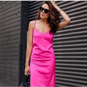 Influencer The Drop Ana Silky V-Neck Midi Slip Dress in Hot Pink Size Medium NWT
